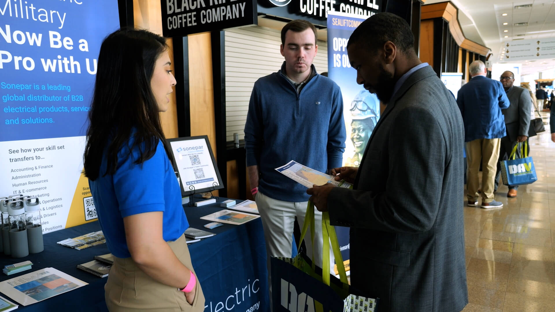 Premium outlet malls holding virtual job fair